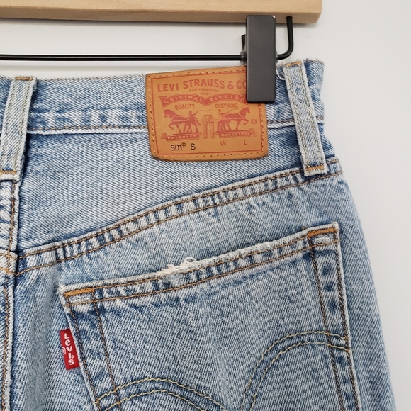 Levis 501 Skinny Jeans in Can't Touch This Distressed Sz 25 - Picture 4 of 7